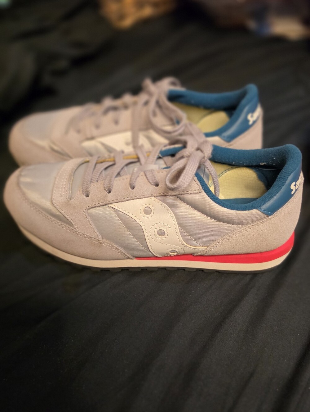 Saucony Jazz Kids Light Gray Sneakers with Blue Collar and Red Accent